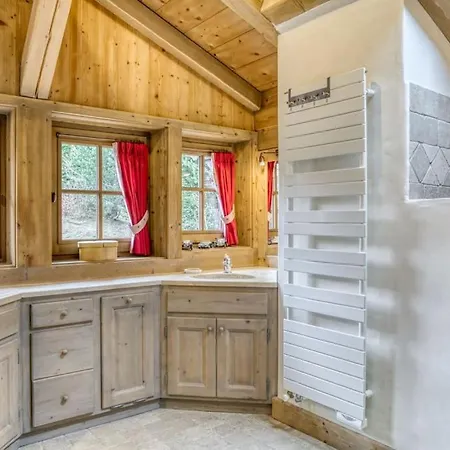 Chalet Magnifique Avec Piscine Et Sauna *